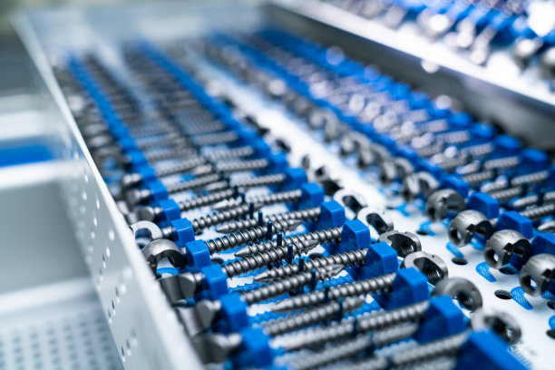 口腔医学技术。钢制牙科种植体。图片下载