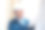 工匠在现场清点材料图片下载