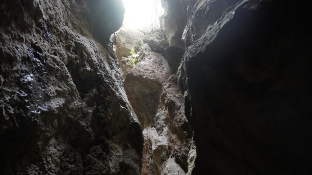 阳光之间的洞穴的纳塔尔图片下载