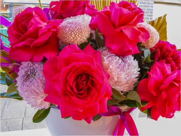 澳大利亚新南威尔士州悉尼，花瓶里一束鲜花的堆叠照片。锐利的颜色和几乎每一片花瓣的焦点图片下载