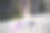 照片中可爱开朗的千禧一代女孩在大学讲座后在大城市放松，外面空气清新图片下载