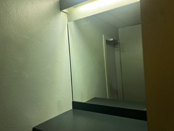 公共浴室镜子图片下载