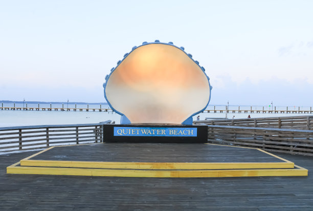 彭萨科拉海滩的贝壳舞台图片下载