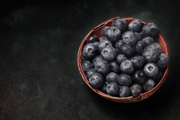 背景上的新鲜蓝莓照片图片下载