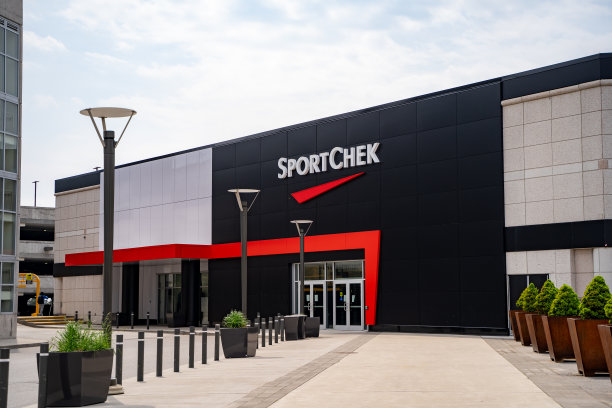Sport check商店的外部视图。Sport check是加拿大最大的运动服装和运动装备零售商。加拿大多伦多——2024年5月14日。图片下载
