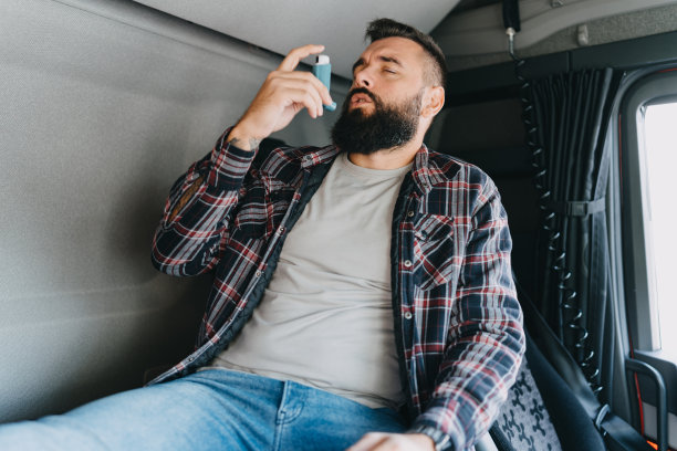 卡车司机的吸入器坏了图片下载