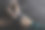 一名年轻的女篮球运动员赛后休息的照片图片下载