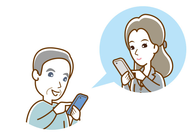 一位老人在她的智能手机上阅读电子邮件。图片下载