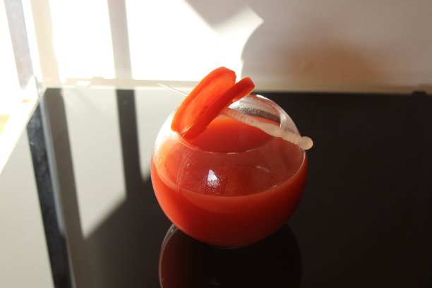 酒吧、餐厅和庆祝活动的红色鸡尾酒照片图片下载