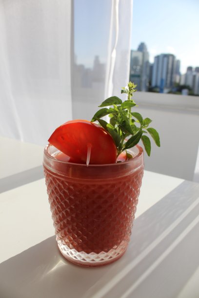 酒吧、餐厅和庆祝活动的红色鸡尾酒照片图片下载