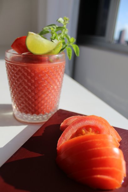 酒吧、餐厅和庆祝活动的红色鸡尾酒照片图片下载