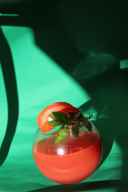 酒吧、餐厅和庆祝活动的红色鸡尾酒照片图片下载
