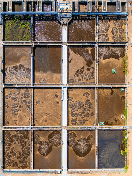 现代污水处理厂净化池航拍照片图片下载