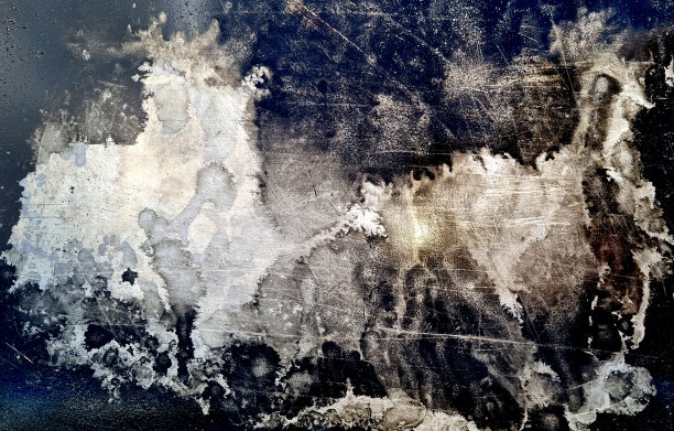 镀锌铁片上覆盖着一层油墨。金属纹理和油漆。背景图片图片下载