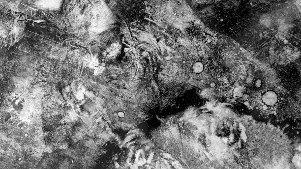 镀锌铁片上覆盖着一层油墨。金属纹理和油漆。背景图片图片下载