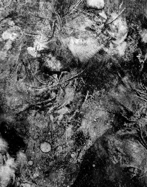 镀锌铁片上覆盖着一层油墨。金属纹理和油漆。背景图片图片下载