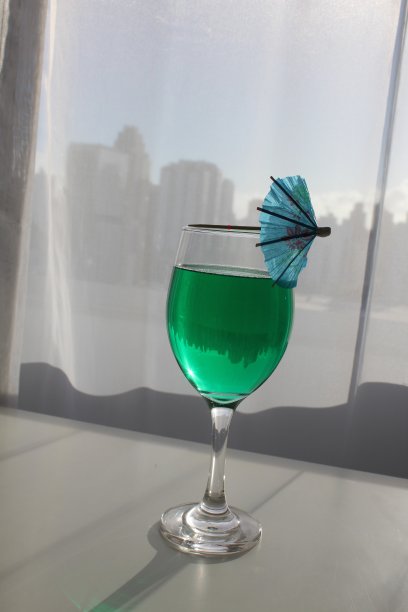 绿色鸡尾酒照片为酒吧，餐馆和庆祝活动图片下载