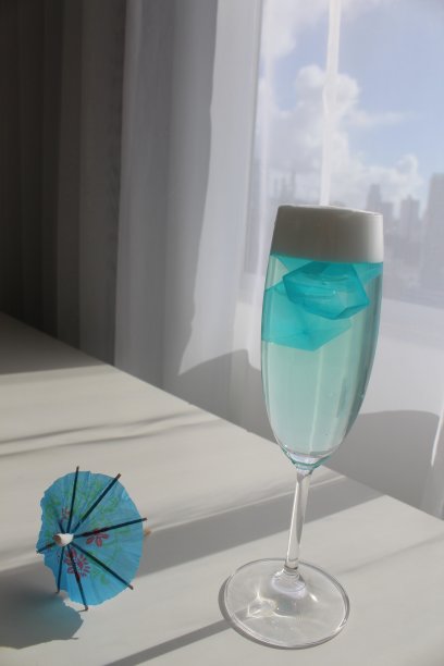 绿色鸡尾酒照片为酒吧，餐馆和庆祝活动图片下载