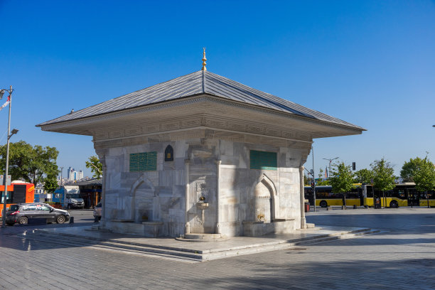 历史悠久的第三艾哈迈德喷泉在Üsküdar广场的照片。16.09.2023 <s:1>伊斯坦布尔斯克<e:1>达尔图片下载