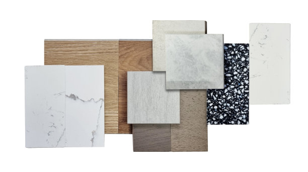 室内设计的材料样本包括石材瓷砖、白色大理石石英、木质层压地板、乙烯基地板砖、黑色水磨石，背景与剪切路径隔离。图片下载