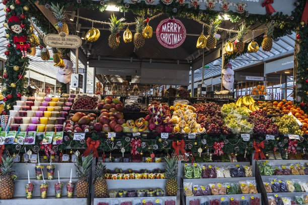 波尔图Bolhao市场的水果和蔬菜店，葡萄牙图片下载