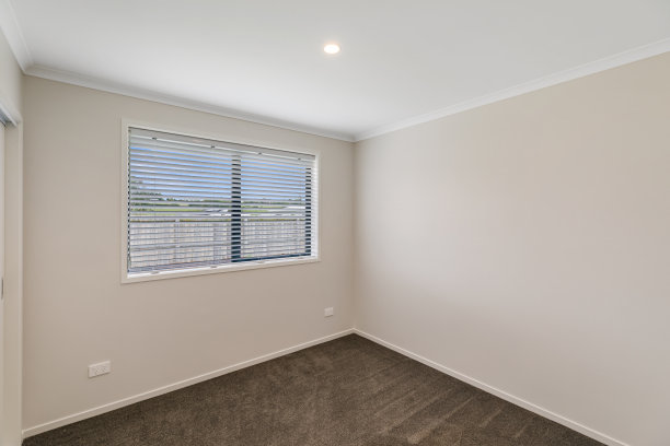 房子里的一个卧室图片下载