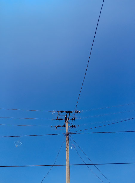 照片的电线杆与审美随机电缆安排图片下载