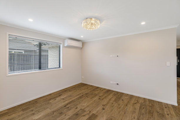 房子里的一个卧室图片下载