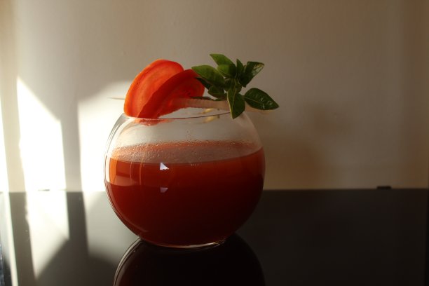 酒吧、餐厅和庆祝活动的红色鸡尾酒照片图片下载