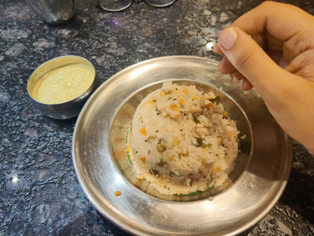 用手吃饭-库存照片图片下载