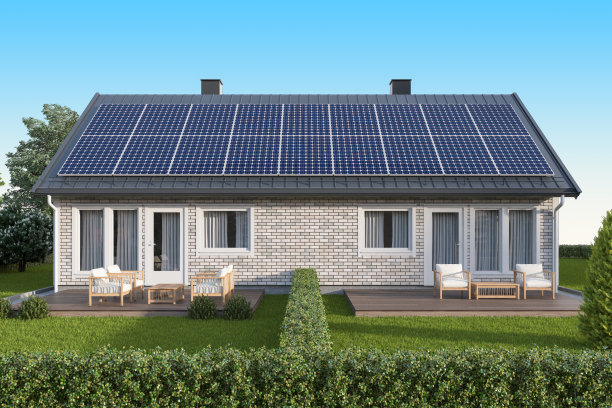 现代白砖房金属灰色屋顶上的太阳能电池板图片下载