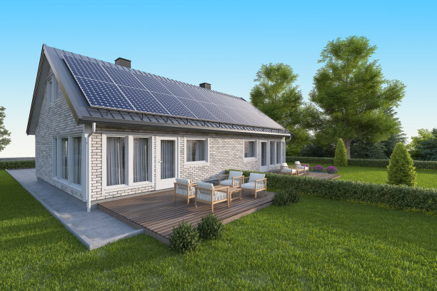 现代白砖房金属灰色屋顶上的太阳能电池板图片下载