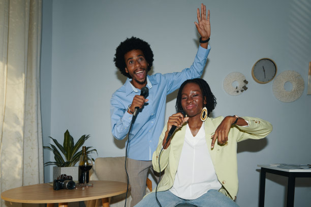 同事歌舞图片下载