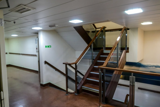 现代海上渡船的内部座位图片下载