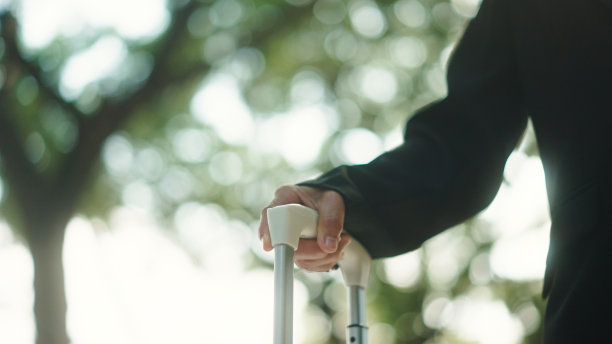 女商人喜欢旅行。图片下载