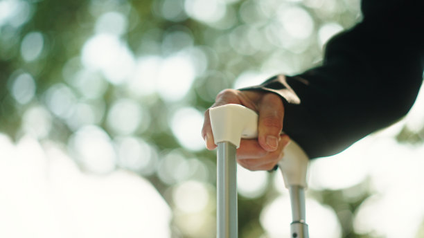 女商人喜欢旅行。图片下载