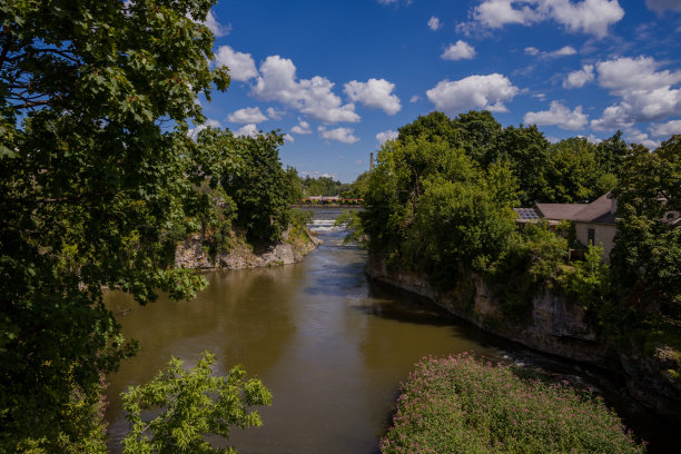 加拿大安大略省费格斯的老城区有历史建筑图片下载