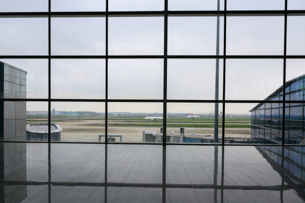 中国广州白云机场的机场出发航站楼图片下载