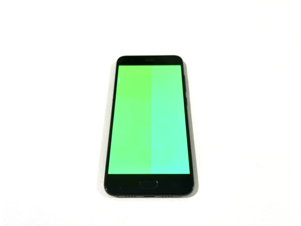 白色背景绿屏的智能手机图片下载