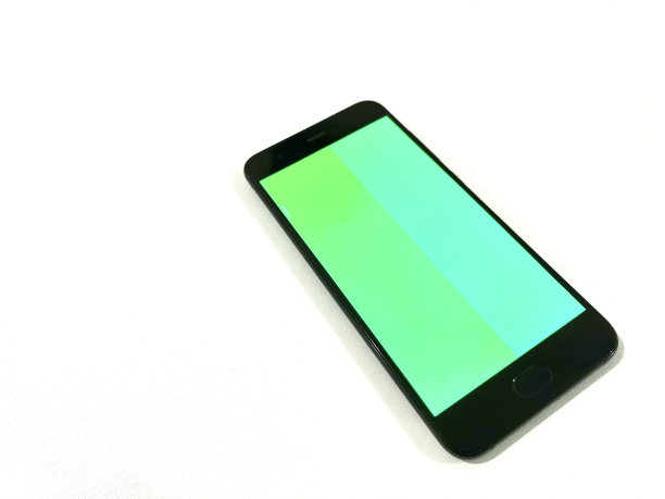白色背景绿屏的智能手机图片下载