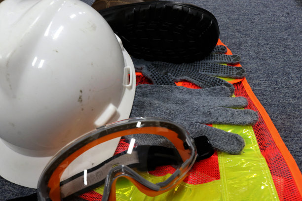 建筑工人必须拥有的安全设备照片图片下载