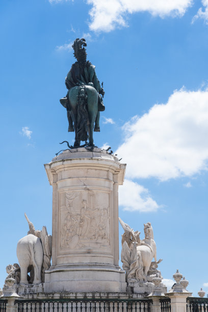 奥古斯塔拱门是葡萄牙里斯本商业广场上的一座凯旋历史建筑图片下载