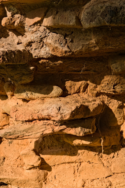 印度古代非常古老的腐朽砖结构的特写照片图片下载