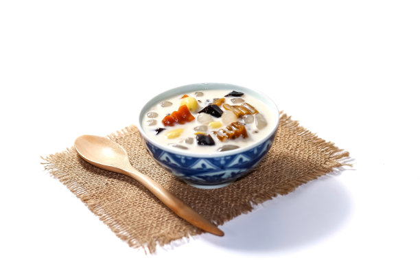 泰国的甜点和胸部放在麻袋里准备吃。白色背景与孤立的照片。图片下载