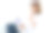 迷人的亚洲女商人，在办公室的桌子上与成堆的文件一起工作。图片下载