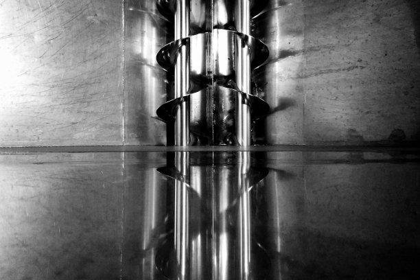 工业金属表面纹理的单色照片图片下载