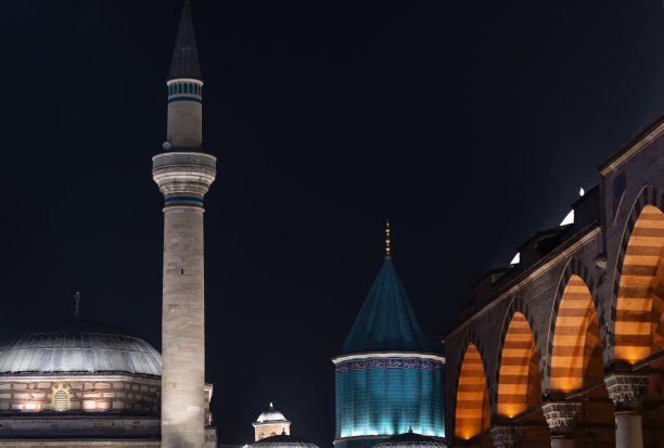 Mevlana墓和清真寺(Mevlana t<e:1> rbesi ve Cami)夜间灯光无人机照片，Mevlana Konya，土耳其(土耳其)图片下载
