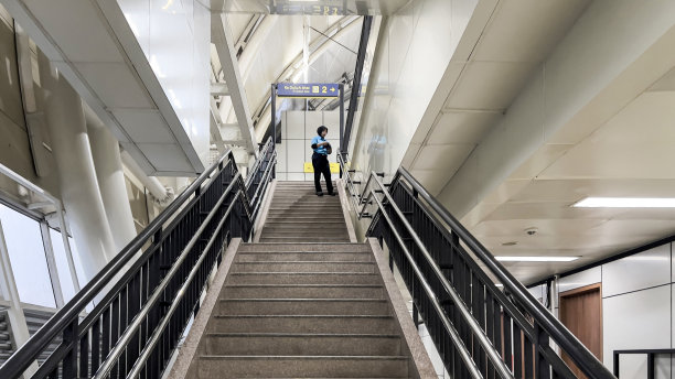 雅加达轻轨火车站内景。印尼公共交通。图片下载