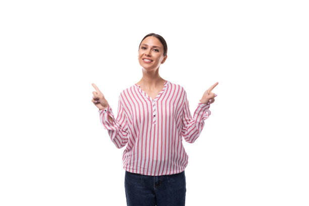 穿着衬衫的黑发女办公室女职员用手指着广告位图片下载