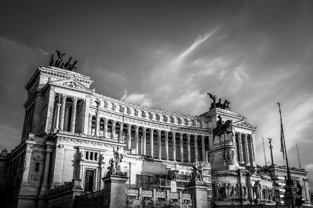 意大利罗马威尼斯宫的单色照片图片下载